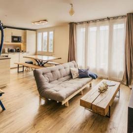 T4 70m2 moderne style chalet, proche Chambéry, hotel din La Motte-Servolex