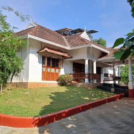 Heritage Home Near Cochin Airport in 5-Acre Farm