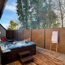 À 1h30 de Paris - Suite romantique avec spa et sauna privés en terrasse à la campagne, hotel en Vimory