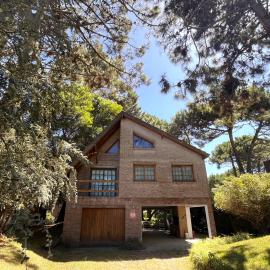Casa Valeria I Ideal Familias I Cerca de la Playa - Ayres del Bosque Alojamientos, hotel in Valeria del Mar