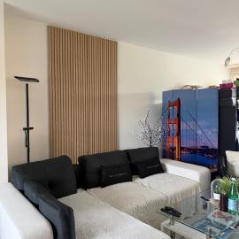 Double room and private bath in a shared flat, quiet, close to the UN and airport