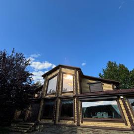 Вілла з басейном, hotel a Novosëlovka