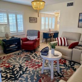 Birdsong Beachfront Condo, hotel in St. Pete Beach
