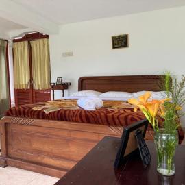 Channa Hotel and Rest Labookellie