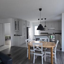 Appartement de 2 chambre à la baie, hotel in Saguenay
