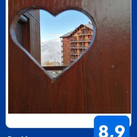 CŒUR D'ALTAÏR RISOUL 1850 Appartement T2 confortable skis aux pieds、リスルのホテル