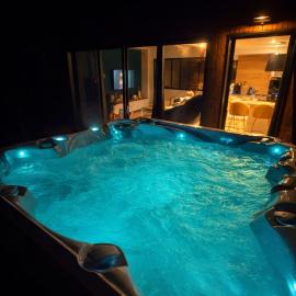 L Usine Loft Spa Privé Centre Ville et garage Privé, готель у місті Конкарно