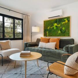 Luxury Flat | Walk to Town | King | AC | Parking