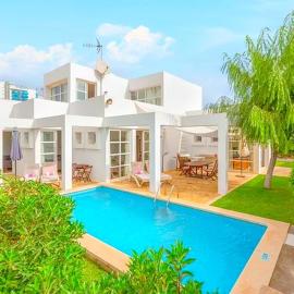 Familienfreundliches charmantes Ferienhaus mit Grill, Terrasse und Garten、カン・ピカフォルトのホテル