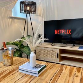 Luxury Scandi Inspired 1 Bed Apartment, Hotel in Bournemouth