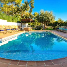 Villa Lluna Sitges 15 minutes drive from Sitges Swimming pool XXL 16 people