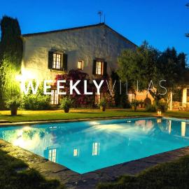 Masia Sitges Mas Peirot Geniune Farmhouse 20 min walk from beaches 60 Heactares of Wine Fields Garden AC Until 18 people, hotel in Cubelles