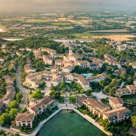 Village Pierre & Vacances Pont Royal en Provence, hotel a Mallemort