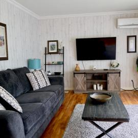 Cute and cozy 3 bedroom apartment centrally located