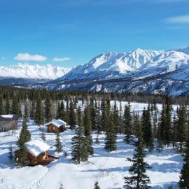 Little Bear Getaway Cabins, хотел в Glacier View