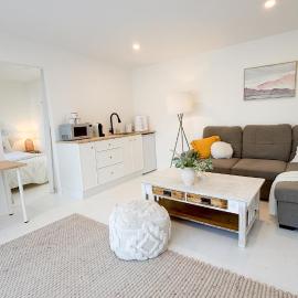 Your private cosy retreat close to the beach & ferry to CBD