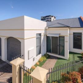 Golden Townhouse at the Gardens