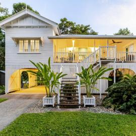 Charming Queenslander surrounded by Rainforest, ξενοδοχείο στο Πορτ Ντάγκλας