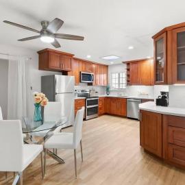 3BR Home Ideal for Work Trips, Family & Long Stays、フリーモントのホテル