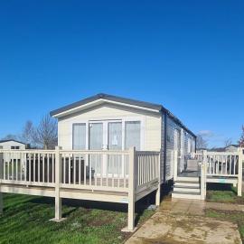 Luxury 8 berth Caravan with Hot Tub & Starlink at Tattershall Lakes