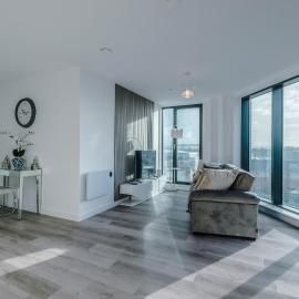 Luxurious 2Bed Apartment, Sleeps 6, 3 beds