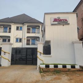Owerri Apartments The Rosita Apartments, hotel in Owerri