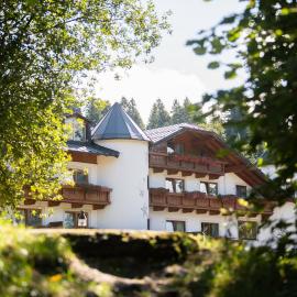 Hotel ZUM STERNENHOF โรงแรมในเคิสเซน