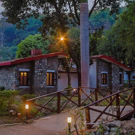 Tripp Jim Corbett A River Access Resort, khách sạn ở Marchula