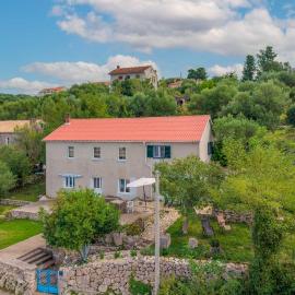 Bela Apartment - Ancient Olives and Sea View, хотел в Лун