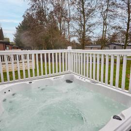 Graceland Lodge with Hot Tub, hotel in Barmby on the Moor