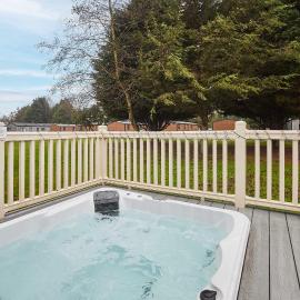 Elegant Lodge with Hot Tub, hotel in Barmby on the Moor