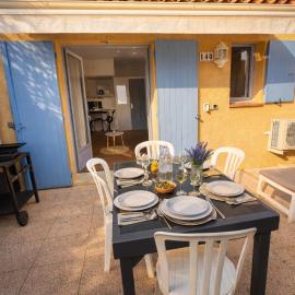 Mazet avec piscine collective, hotel in Le Lavandou