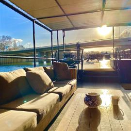 Grande Péniche Climatisée avec Terrasse - Proche Paris, khách sạn ở Puteaux