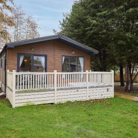 Bobby's Lodge with Hot Tub, hotel in Barmby on the Moor