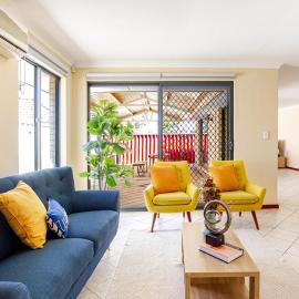 Stylish Central Retreat Minutes to Airport & CBD