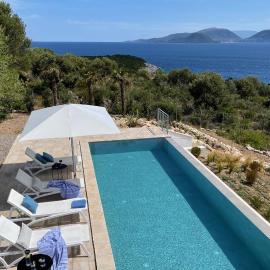 VILLA PINEA - Newly built modern villa few minutes from the beach -, hotel sa Évyiros