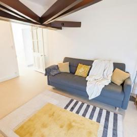 Studio spacieux avec bureau - Calme & Proche Lyon, מלון בIrigny