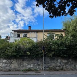Family-friendly villa near the city