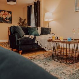 Dale House, sleeps 7, central, parking x2, garden - Nr Rushton Hall