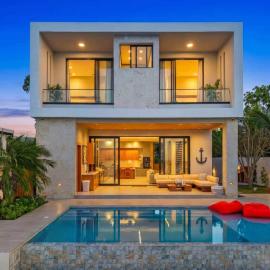Beachfront Modern Villa with Pool AZURE, hotel a Punta Rucia