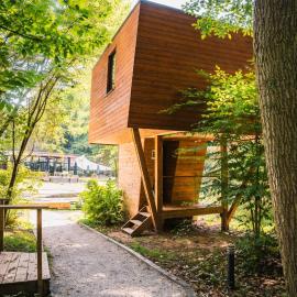 Utopia Village - Art & Nature Lodges, hotel i Mons
