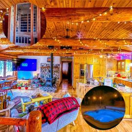 Luxe Spa Cabin: Hot Tub + Sauna + Fire, hotell sihtkohas Pewaukee