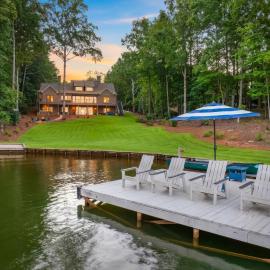 Lake Oconee - Waterfront, Dock & Hot Tub, hotel in Eatonton