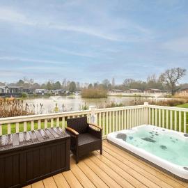 Heathery Lodge with Hot Tub, hotel in York