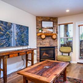 Cozy Comfy Condo MH107 Near Powder Mtn Hot Tub, готель у місті Eden