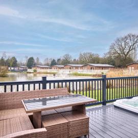 Ally Up - Lodge with Hot Tub, hotel in Allerthorpe