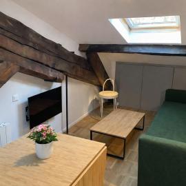 Bright gem in the heart of the 9th Just steps from the quays