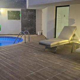 Girne Merkezde Geniş Teraslı Havuzlu Daire