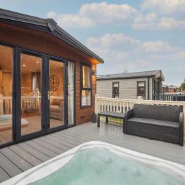 Woodpark Lodge with Hot Tub