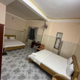 Khách sạn Hoàng Cung 2, hotel a Chánh Long